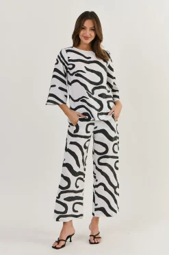 Caily Linen Top - Black - OJ45
