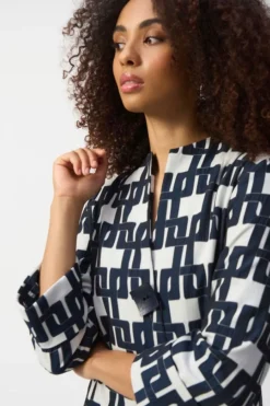 Geometric Trapeze Jacket - Off White/Navy - JR37