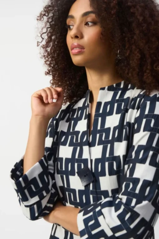 Geometric Trapeze Jacket - Off White/Navy - JR37