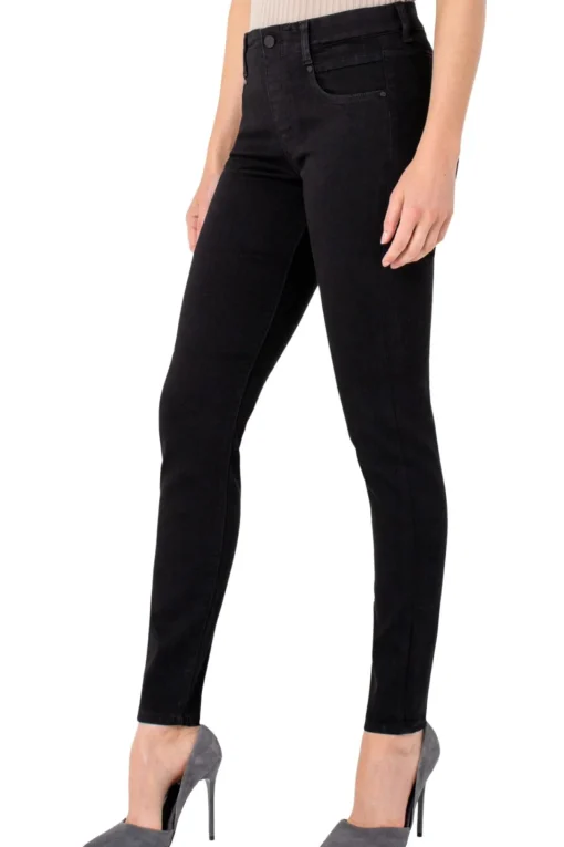 Gia Glider Jean - Black - AT4